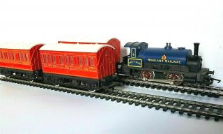 Hornby Train Set Highland Locomotive & Five Carriages - Oo/ho In Order