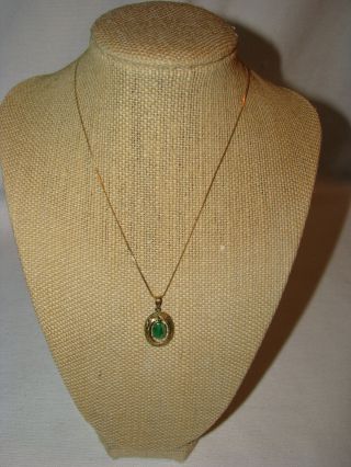 Vintage Estate Find 14k Gold 14 - 1/2 " Chain & Green Jade Circle Pendant