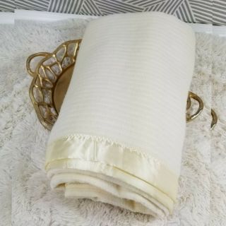 Vintage Acrylic Blanket Satin Trim Waffle Weave Full/queen 98x89 Cottagecore
