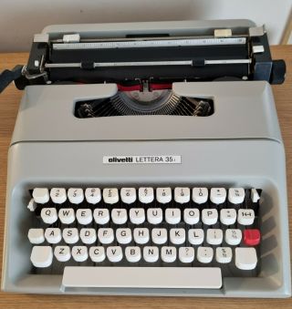 Vintage Olivetti Lettera 35 Portable Typewriter With Bag