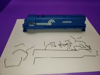 Parts Ho Scale Athearn U28 - B Conrail Locomotive Casing Incomplet