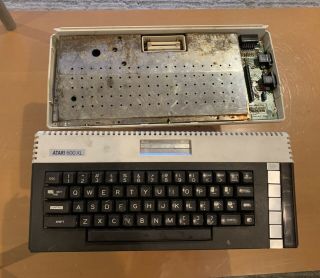 Atari 600xl Vintage Home Computer Console Keyboard