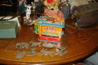 Vintage Yonezawa Teddy The Artist Toy Tin Battery Operated W/ 8 Stencils As - Is