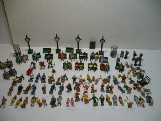 100,  Pc O Gauge 1/43 Scale Plastic Painted Figures Benches Clocks Phone Booths