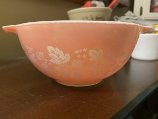 Vintage Pyrex Pink & White Gooseberry 442 / 1.  5 Qt Cinderella Mixing Bowl