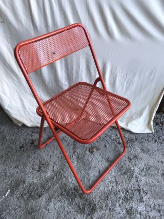 Ancienne Chaise Pliante Métal Perforé Rouge Années 70 Vintage