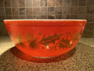 Vintage Pyrex Red Christmas Gold Leaf Holly Berry 4 Quart Bowl 404