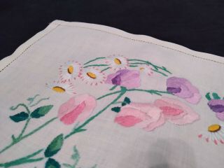 VINTAGE HAND EMBROIDERED TRAY CLOTH CENTRE PIECE TOPPER SWEET PEA & DAISIES 3