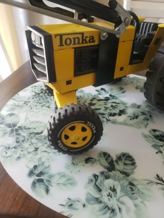 VINTAGE TONKA FARM TRACTOR WITH FRONT LOADER BUCKET XMB 975 YELLOW 2