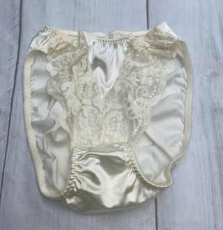 Vintage Valentino Ivory Color Lace Panties Size Medium