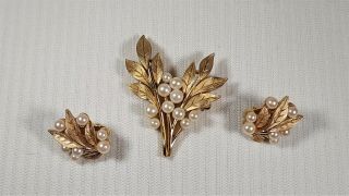 Vintage Crown Trifari Brooch And Earring Set - Faux Pearls - Brushed Gold Tone