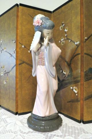 Vintage Lladro Geisha Retired Figurine " Chrysanthemum " 4990 Small Floral Chip