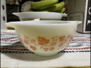 Vintage Pyrex 441 Pink And White Gooseberry 1.  5 Pint Cinderella Mixing Bowl