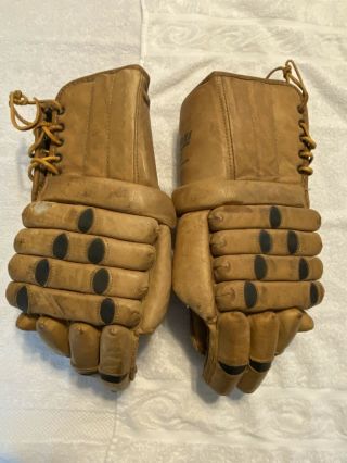 Vintage Winnwell Model 670 All Leather Hovkey Gloves