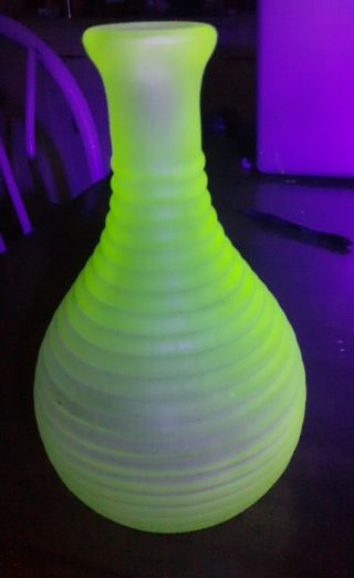 Vintage Frosted Green Ribbed Uranium Vaseline Glass Frigidaire Bottle Water Jug