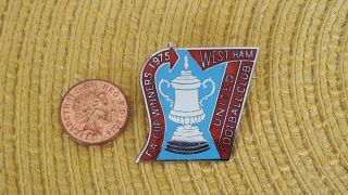 Vintage West Ham United Fc Fa Cup Winners 1975 Enamel Pin/lapel Badge.