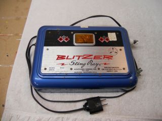 Vintage Blitzer Sting Ray Electric Fence Charger Model 8565 Made In Usa