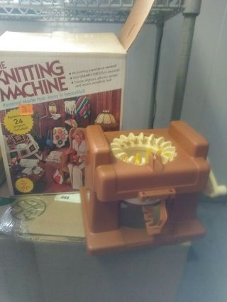 Vintage 1975 Knitting Machine By Mattel W/ The Box 48 Page Project Book