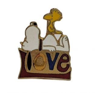 Vtg United Features Peanuts Snoopy Woodstock Dog House Iconic Love Pin Rare