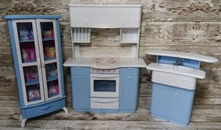 Barbie Vintage 1998 Mattel Real So Now Kitchen Stove Oven Sink Counter Hutch