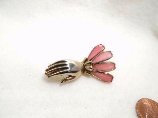 RARE VINTAGE TRIFARI (UNSIGNED) HAND BROOCH WITH PINK POURED MILK GLASS CUFF. 2