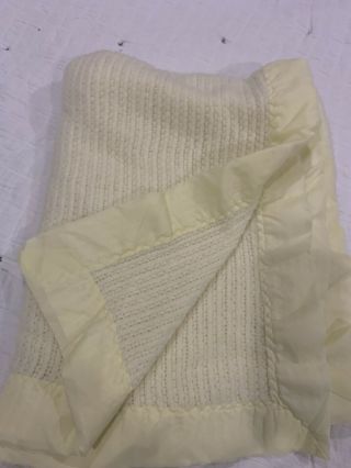 Vtg Yellow Acrylic Baby Blanket Thermal Waffle Weave Nylon Satin Trim 57” X 40”