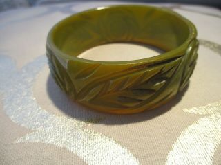 ESTATE Vintage Olive Green Carved Rose & Leaf Bakelite Bangle Bracelet 3