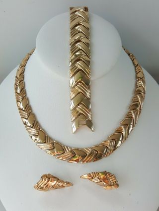 Vintage TRIFARI Gold Tone Chevron Set Necklace Bracelet Clip on earrings w/Box 2