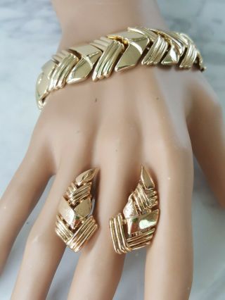 Vintage TRIFARI Gold Tone Chevron Set Necklace Bracelet Clip on earrings w/Box 3