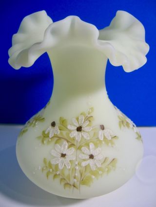 Vintage Fenton Art Glass " Daisies On Custard " Hp & Signed Ruffled Vase 3252