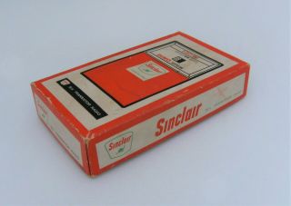 Vintage 1960’s Sinclair Oil Gas Pump Shaped Transistor AM Dino Radio w/ Box 3
