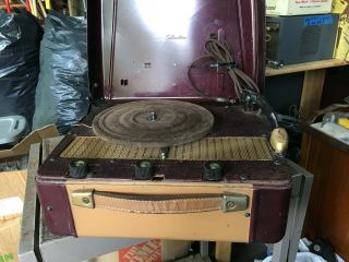 Vintage Silvertone Record Player Ac - Dc - Battery,  Has Crank To Wind Up,