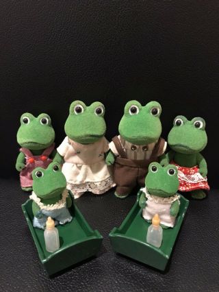 Sylvanian Families Vintage Bullrush Frog Family Figure Bundle With Babies & Cots