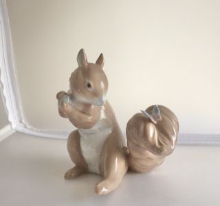 Vintage Retired 1996 Lladro Porcelain Squirrel Figurine “a Surprise Visit” 6409