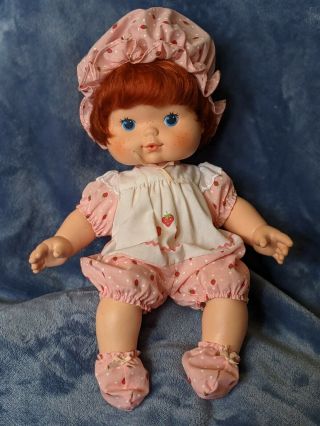 Vintage Strawberry Shortcake Blow A Kiss Doll Kenner 1982 With Hat And Booties