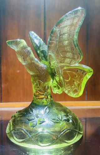 Vintage Fenton Art Glass Green Butterfly On Branch Figurine 3