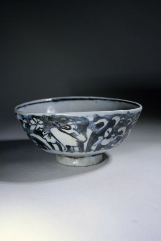 Antique Chinese Ming Dynasty Blue & White Porcelain Bowl Loose Foliate