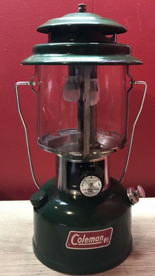 Vintage May 1977 Coleman 220j Two Mantle Gas Lantern Pyrex Glass