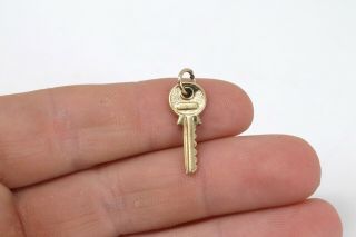 Lovely Unusual Vintage 9ct Yellow Gold 375 Key Design Charm Pendant 556