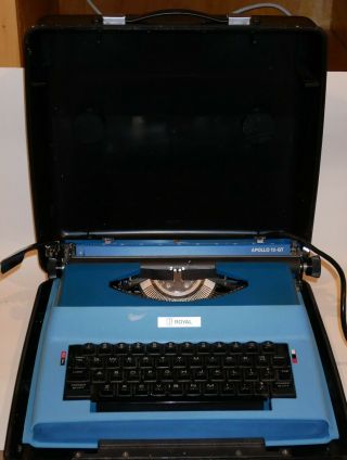 Vintage Royal Apollo 12 - Gt Blue Electric Typewriter With / Hard Carrying Case
