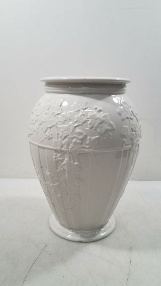 Vintage 1996 Wedgwood Fine Earthenware Vase " Classic Garden "