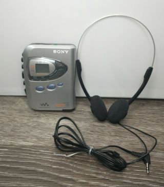 VTG Sony WM - FX290W Walkman AM/FM Radio Cassette Portable Tape Player 2