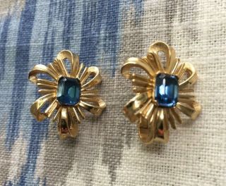 Vintage Crown Trifari Sapphire Blue Rhinestone Clip Earrings W/bow Spray Design