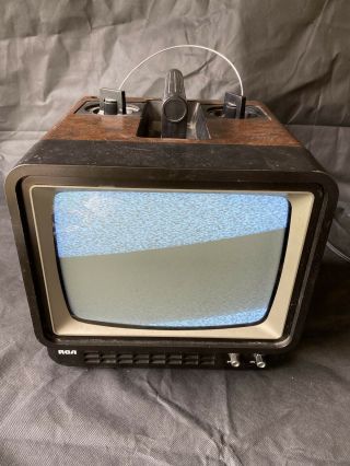 Vintage Analog 1983 Rca 9 " Portable Tv Ajr - 095l B&w Gaming Retro