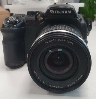 Vintage Fujifilm Finepix S Series S9500 9.  0mp Digital Camera With Compactflash