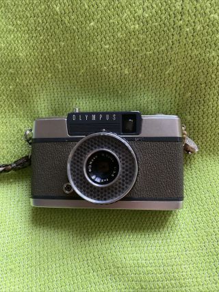 Vintage Olympus Pen - Ee Half Frame Camera
