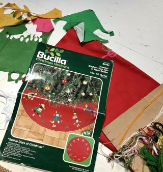 Vtg Bucilla Tree Skirt Kit: 12 Days Of Christmas 82004,  Partially Finished