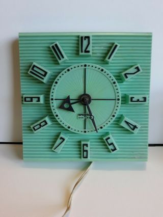 Spartus Vintage Wall Hanging Electric Clock Funky Retro Green Made In Usa