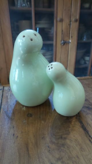 Vintage Eva Zeisel Red Wing Town & Country,  Shmoo Salt/ Pepper Shaker,  Green