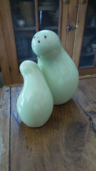Vintage Eva Zeisel RED WING Town & Country,  Shmoo Salt/ Pepper Shaker,  GREEN 2
